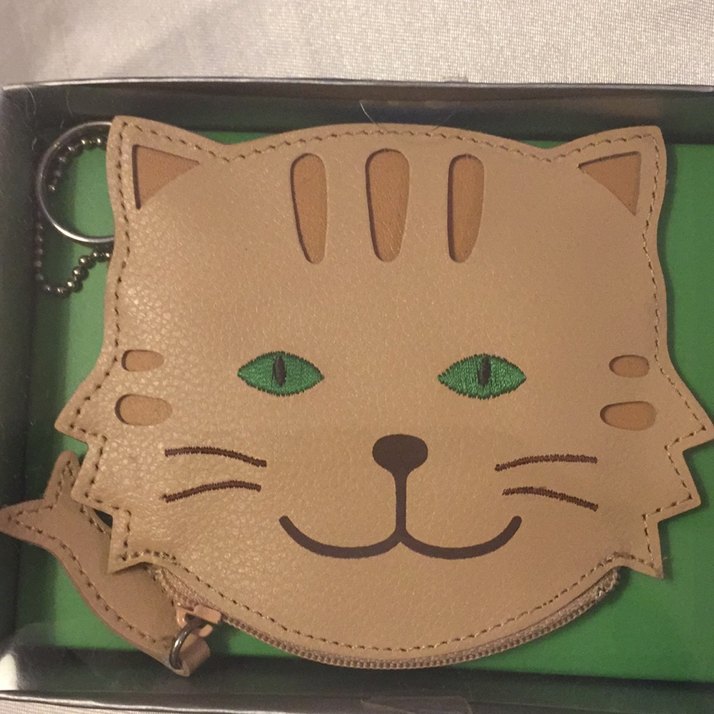 Kids change purse with key holder. NWT.
